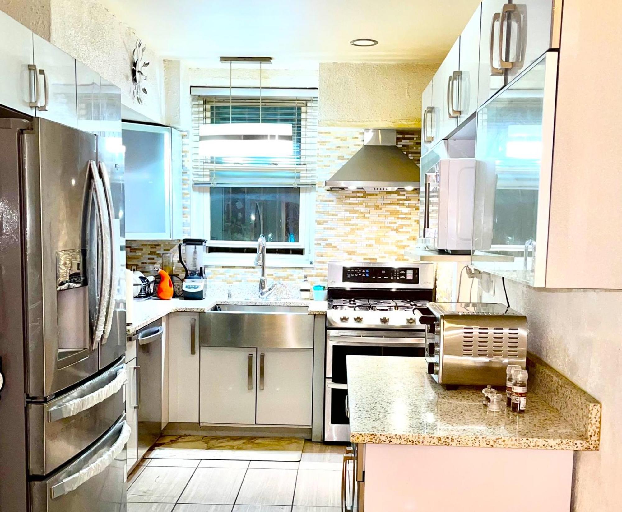 Lga Airport 3 Mins, 3 Bedroom Duplex House, Parking And Private Backyard, 9Mins Subway! Nowy Jork Zewnętrze zdjęcie